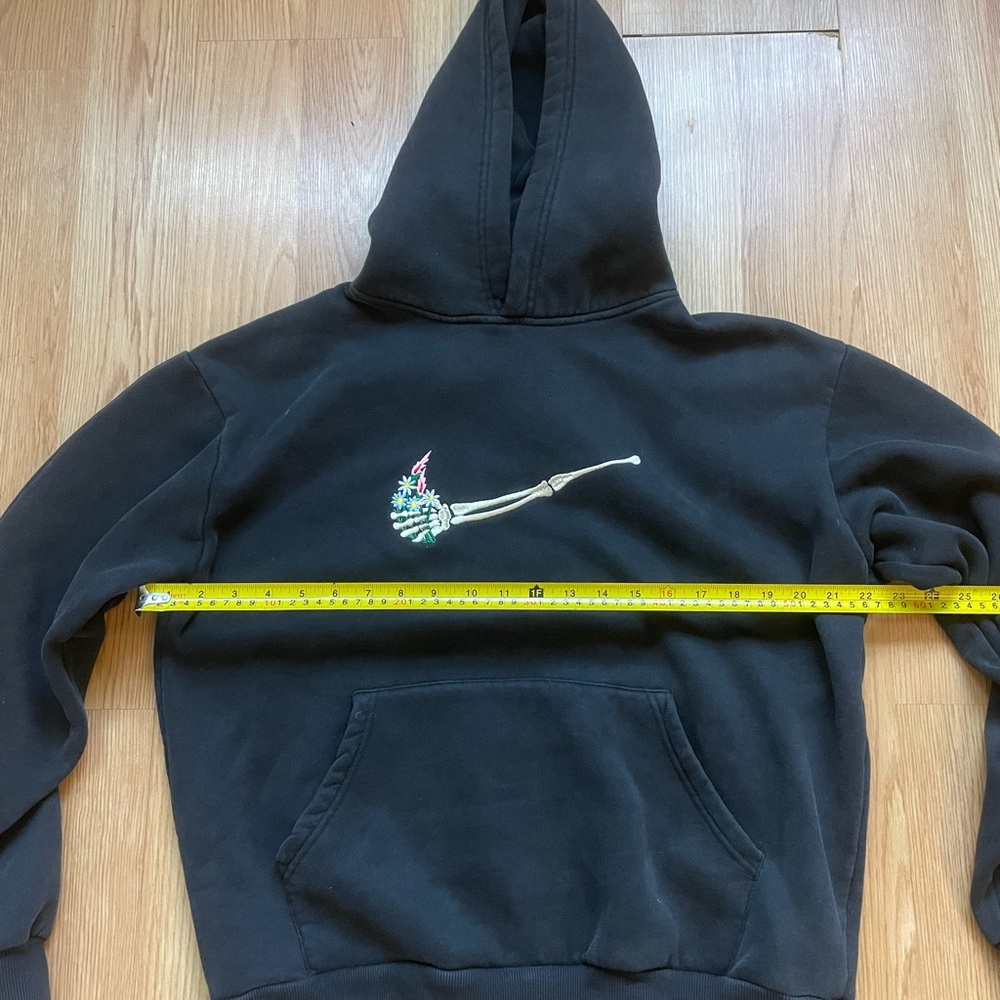 Black Hoodie with Floral Embroidery Nike Grateful Dead